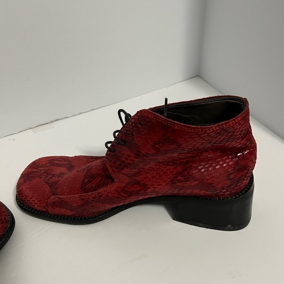 Italian Red Snakeskin Print Lace-Up Ankle‎ Boots Fun Funky Footwear US 7 EUR 37 - Picture 7 of 10
